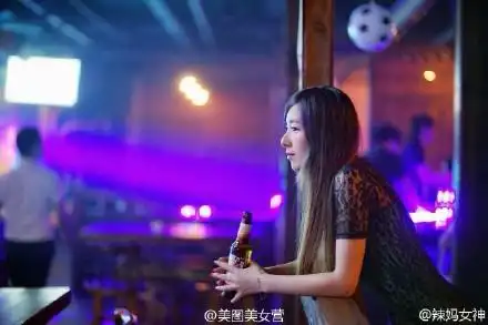 人体艺术图片 上一张 下一张 简介 酒吧里喝酒的极品性感美女长腿翘臀