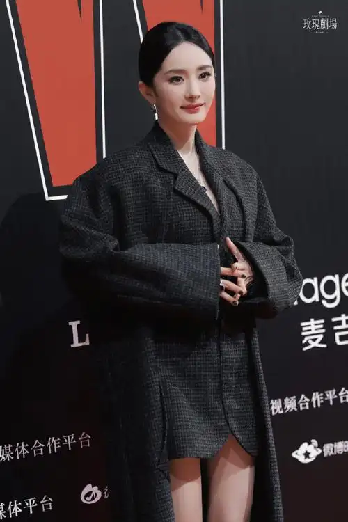 杨幂西装杀伤力##杨幂翡翠##w年度盛典红毯