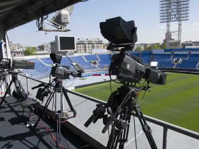 拍摄现场音乐会的摄影师