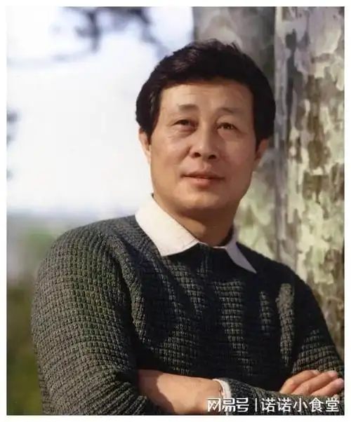 一代男神王心刚荣获三大终身成就奖却只愿做普通老头