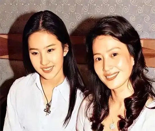 刘亦菲妈妈刘晓莉:我这一生最正确的决定,就是"护"了女儿成长