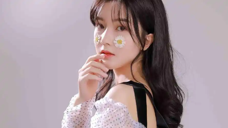 清纯美女长发迷人高清桌面图片_美女壁纸_壁纸下载_美桌网