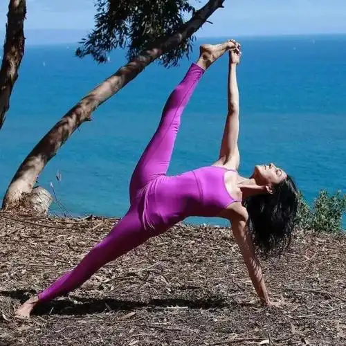 瑜伽妹纸的n种劈腿方式,没有做不到只有想不到!