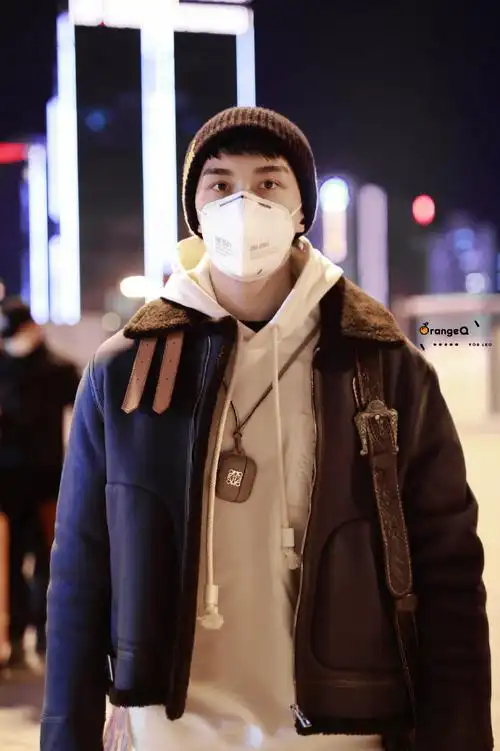 吴磊 芬兰#吴磊最新机场路透96 飞芬兰进组《在暴雪时分》啦!