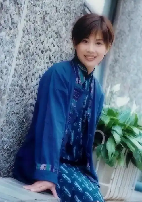 有种"整容"叫陈松伶嫁人,自己变化不大,老公却像换个人