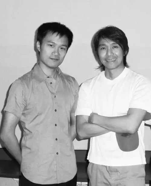 黄英华与周星驰合影 图源:dr