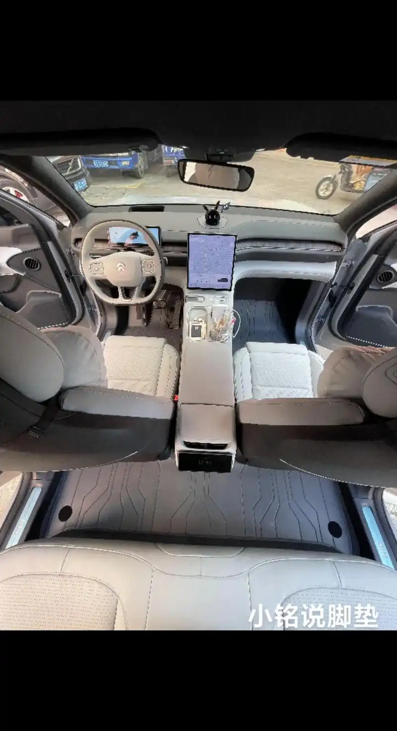车型是蔚来es696  终于装 - 抖音