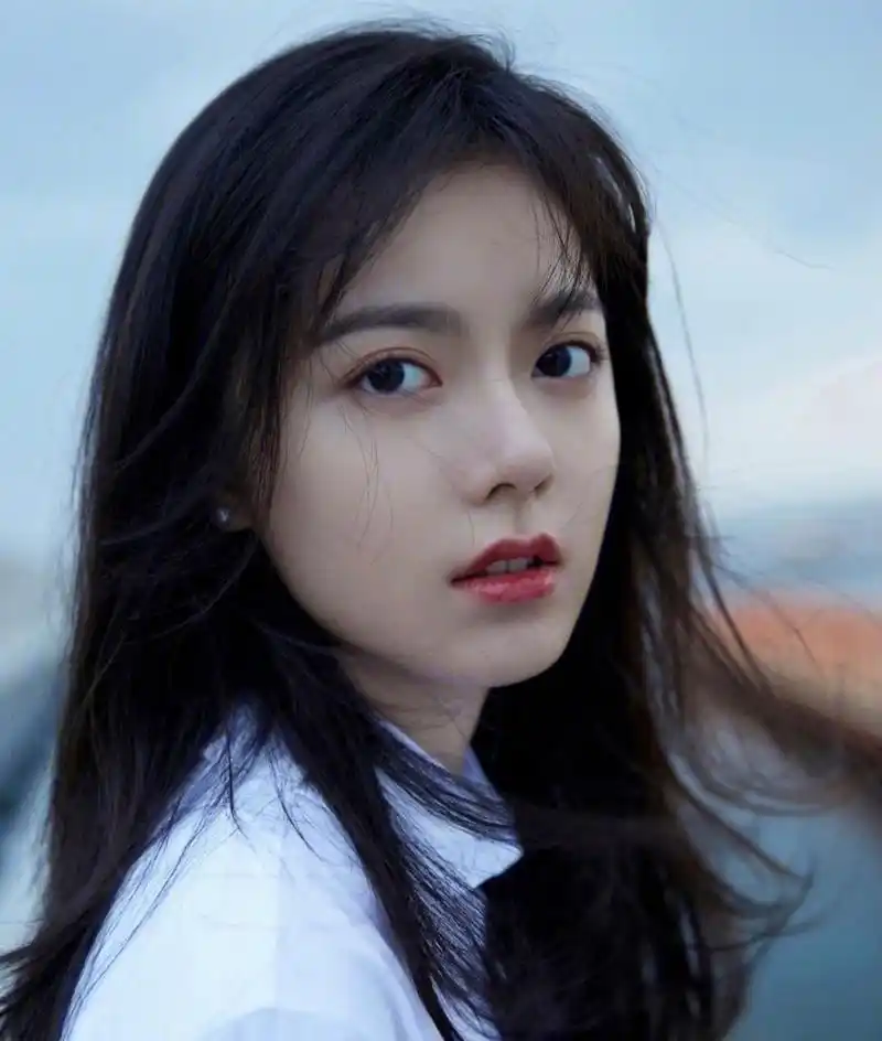 电影《白夜行》主演定了,男主易烊千玺,女主赵今麦,你期待这个阵容吗?