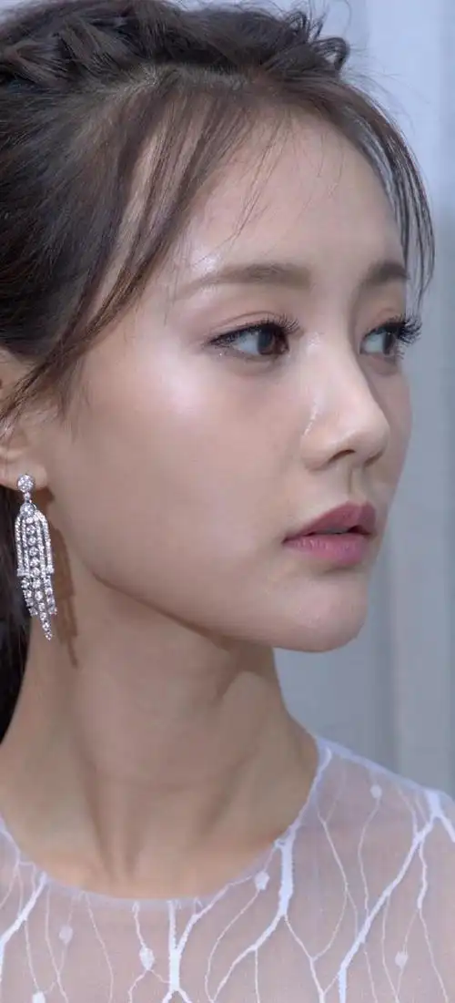 李一桐素颜怼脸,唇纹都看得清楚,真正的美是连唇膏都不要的|娱乐圈|女