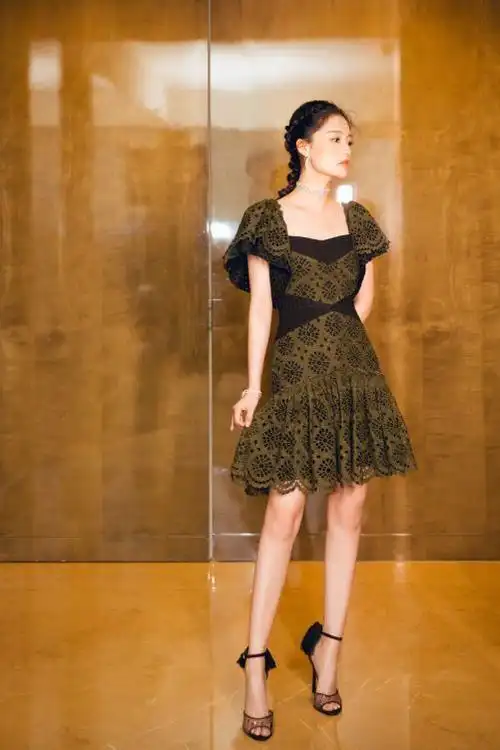 而更酸的是同款黄金身形啊!