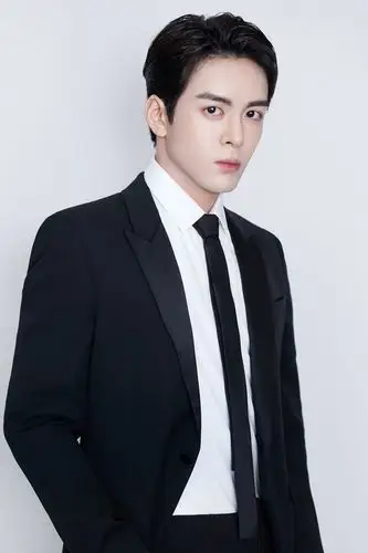 p>曾舜晞 i>(joseph) /i>,原名曾威航,1996年10月9日出生于广东省