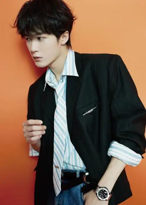 檀健次你好星期六银丝西装##檀健次银丝西装造型