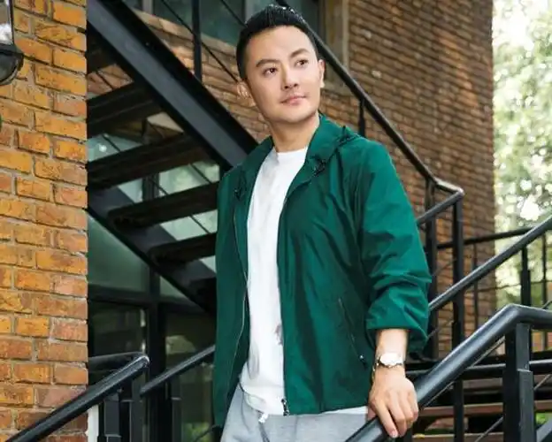 印小天父亲临终前他编织善意谎言虚构女友欺骗父亲