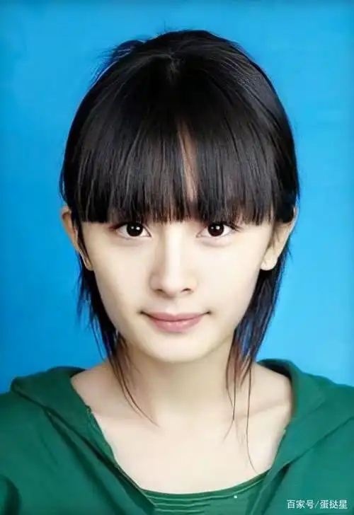 童星出道的杨幂颜值还是很高的.