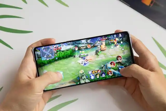 夏天手机玩游戏经常发热?试试这几招,立竿见影__凤凰网