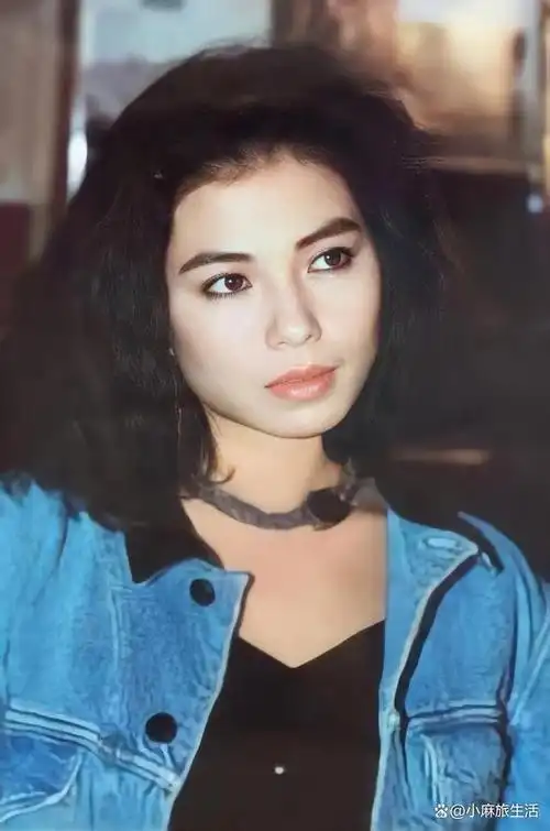 80,90年代是香港电影繁荣发展的年代,在那个年代没有美颜滤镜,港星都