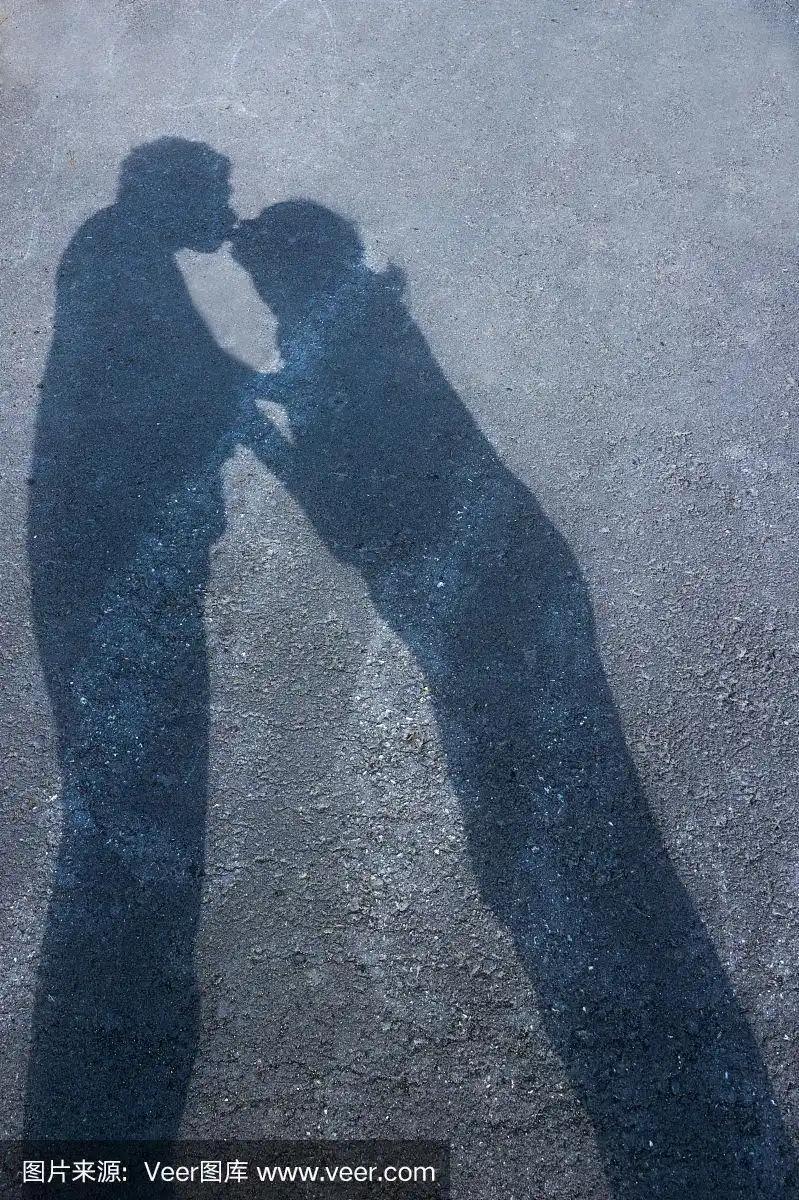 两个影子接吻