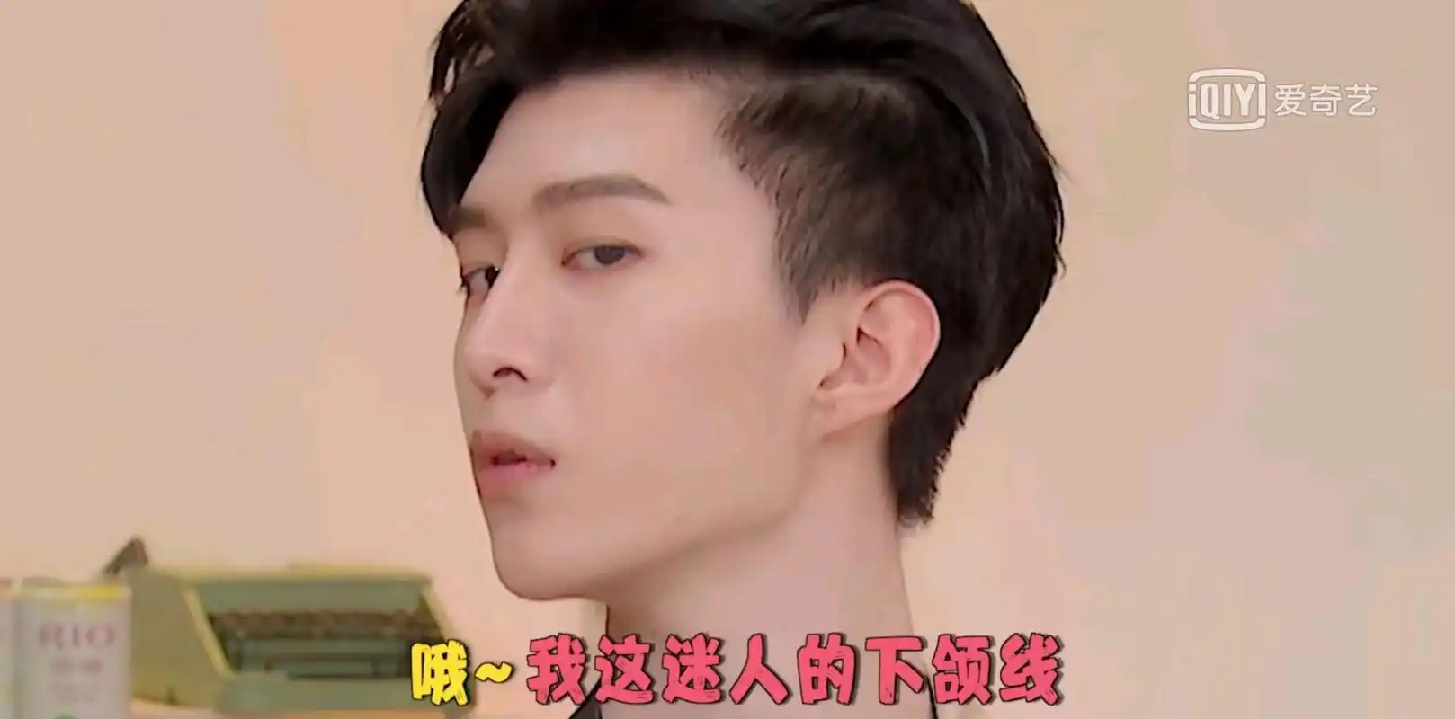 范丞丞白雪公主造型迷人又随性,侧脸和爸爸年轻时一模一样