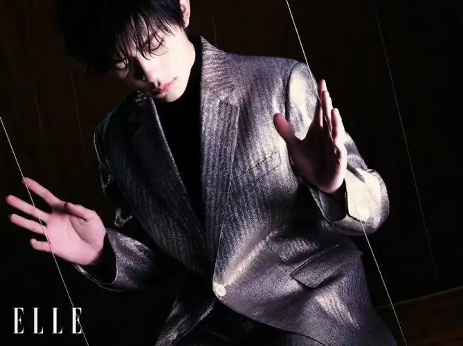 #易烊千玺elle3月刊封面##易烊千玺elle世界尽头大片#