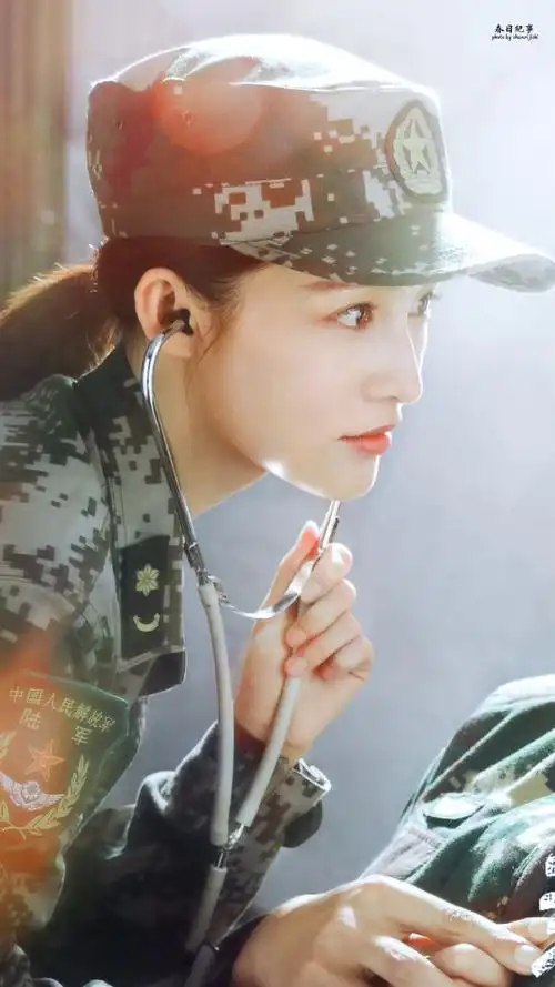 李沁亲爱的戎装# lq#亲爱的戎装心动海报# . 来自春日纪事- - 微博