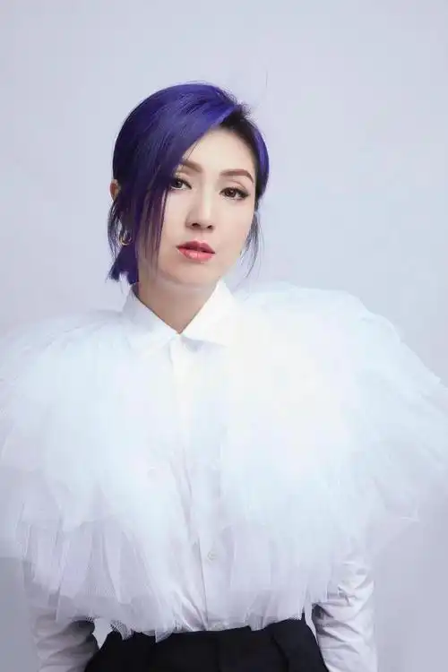 杨千嬅正式加盟华纳音乐携手音乐多元发展