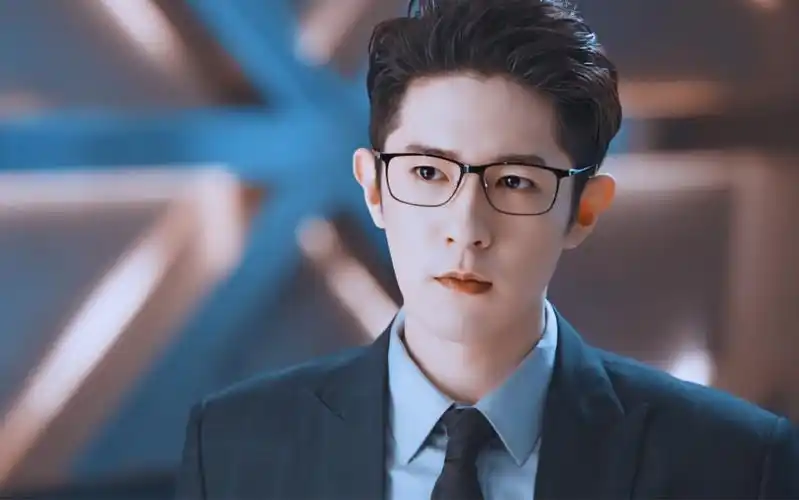 季肖冰眼镜杀〗谁不爱这个男人戴眼镜呢