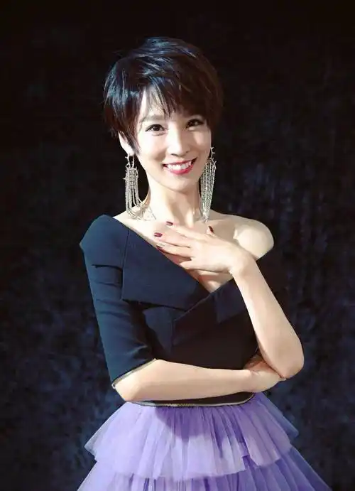 爸爸是吴京,他早产出生曾命悬一线,今健康成长可继承亿万家产_谢楠