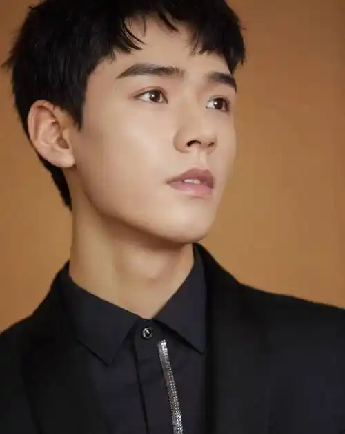 圈内10位90后男明星,你还喜欢哪一个?-第9张图片-绍兴汽车网