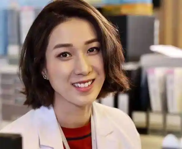 tvb钟嘉欣与视后擦肩而过,深层因素好心酸,网友:来年再战_实力_李嘉欣