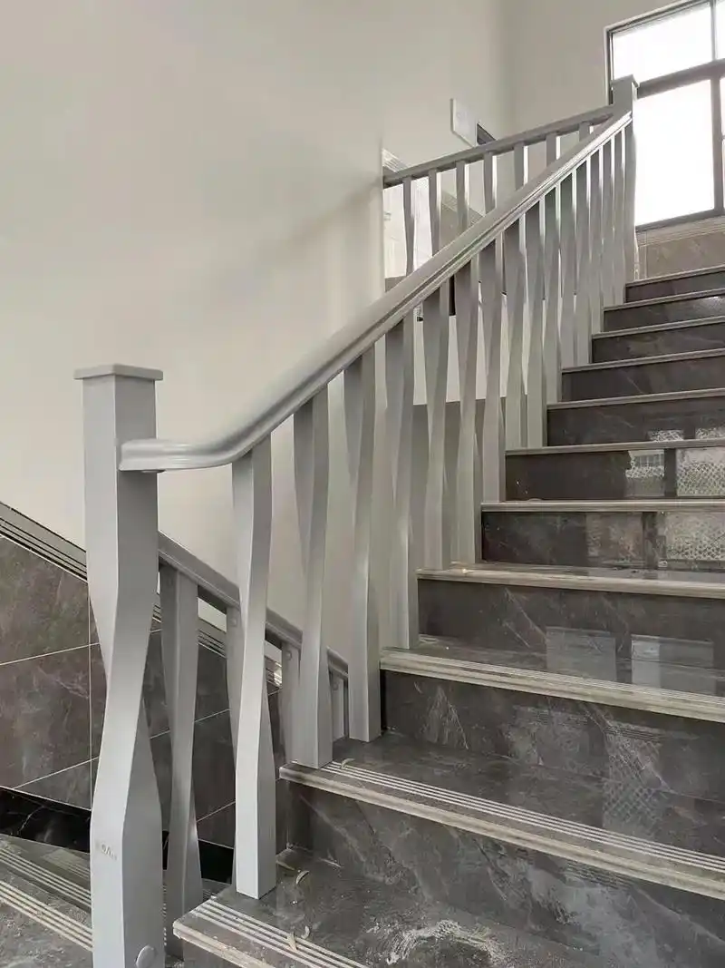 木楼梯扶手,店内有样品. - 抖音