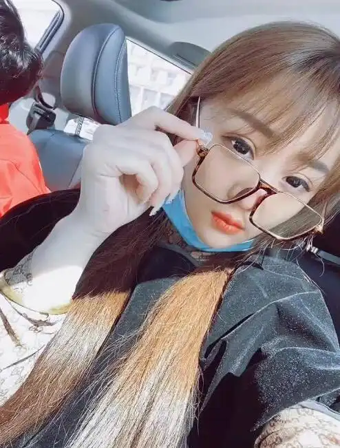 抖音苏谭谭个人资料简介拥有一副烟嗓被网友称为女版汪峰