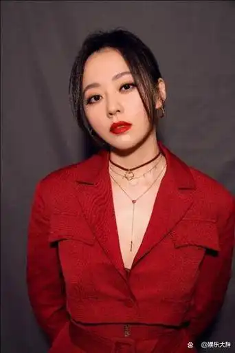 张靓颖:被骗财骗色的15年,分开后被骗六个亿,恩爱背后全是心酸