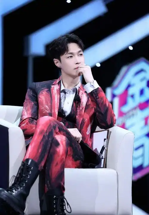 张艺兴《金曲青春》现场高清图释出,彰显热血本色