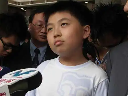 香港9岁"神童"入大学天才培养方式引争议(图)