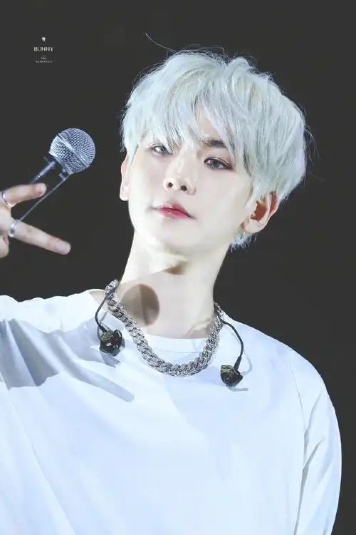 边伯贤有哪些让你惊艳的照片? - 知乎