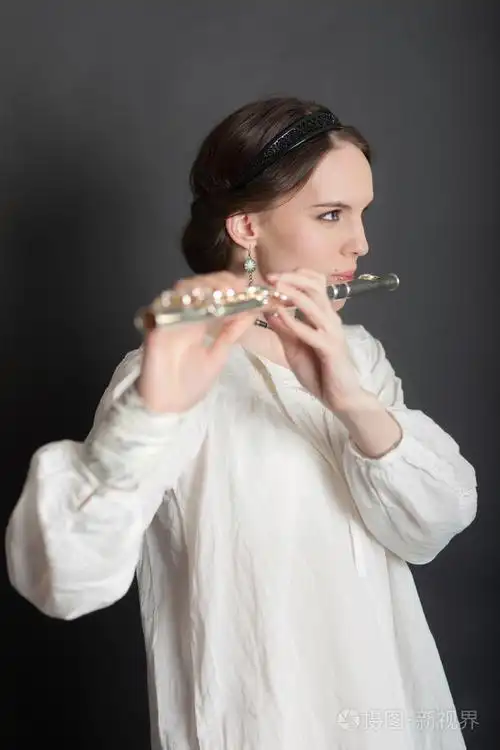 一支长笛的女孩