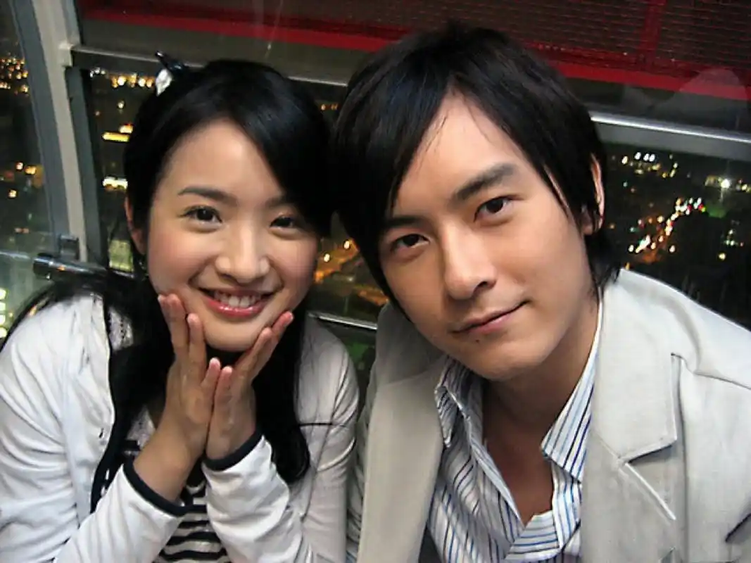 林依晨郑元畅今日亮相某品牌代言活动,两人一站在那立刻梦回《恶作剧