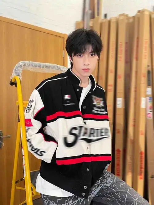 刘耀文新发的高会图