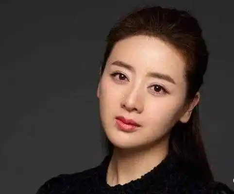 小李琳凭借电视剧《上错花轿嫁对郎》获得中国电视艺术家"双十佳"十佳