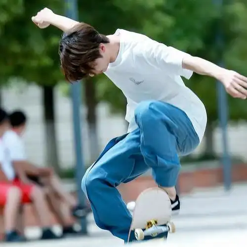 王一博:奇奇怪怪的带货能力,水果山药,滑板滑雪……正能量的流量