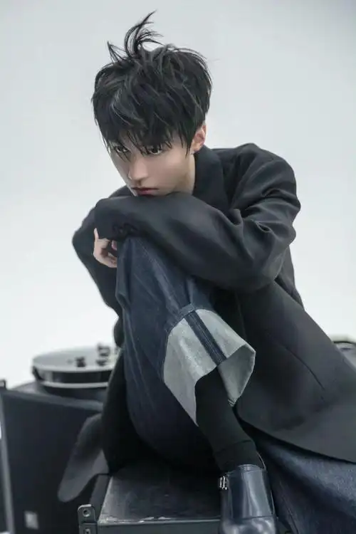 求一求王俊凯的神图(氛围感)? - 知乎