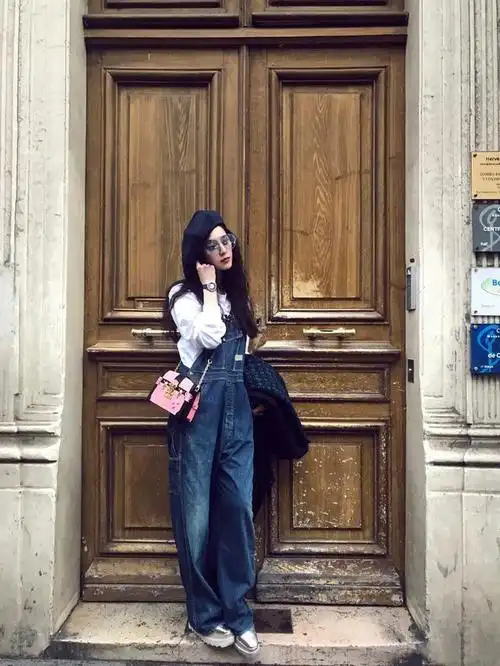 范冰冰难得低调,独拿行李埋头走机场,西装配短裙穿出职业女性范