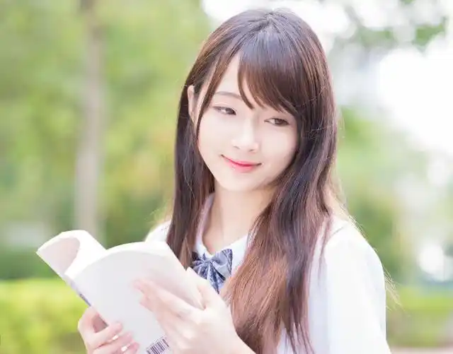 美图欣赏:青春美少女学生装清新写真,甜美可爱