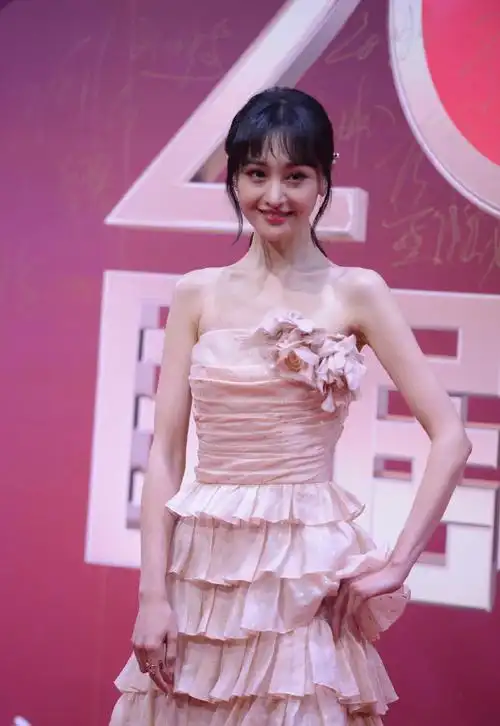 郑爽 粉色蛋糕裙