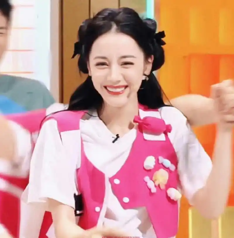 迪丽热巴蝴蝶结编发好萌好可爱呀