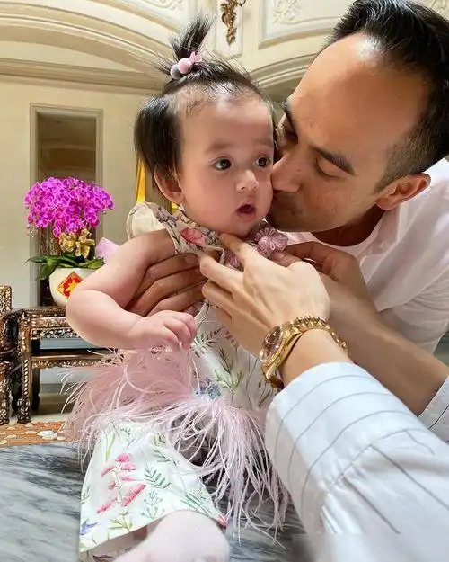 刘德华小姨子疑似怀二胎,穿泳装小腹隆起孕味十足|朱丽倩|何超盈_网易