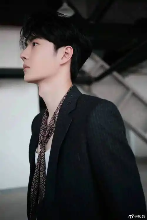 王一博黑西装花领带##王一博