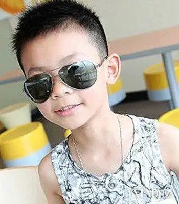 2018新款碎发发型小男孩图片打造帅气小型男