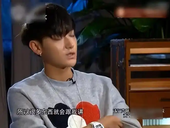 回顾善良的黄子韬成名后不忘聋哑的发小高薪聘请他当助理