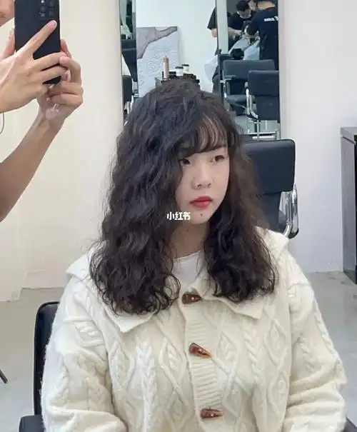 成功下车|||头发细软塌的女生一定要从发根开始往发尾烫|||99秋冬